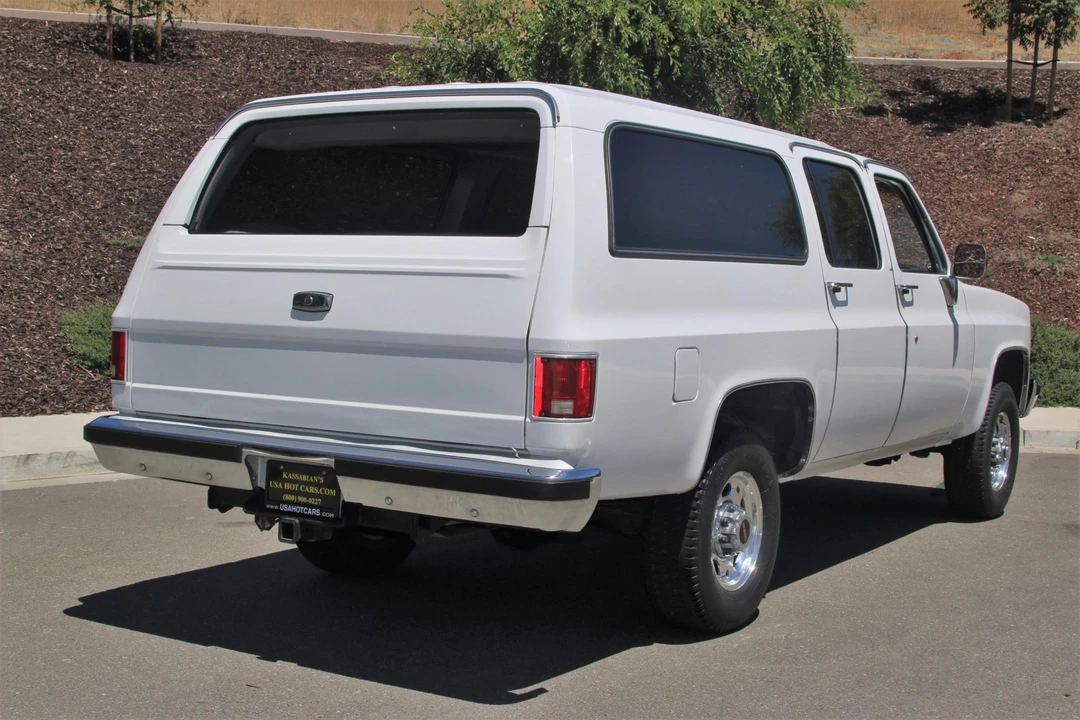 1985 GMC Suburban 7th Gen - Image 19 of 31