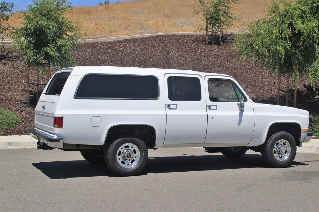 1985 GMC Suburban 7th Gen - Image 21 of 31