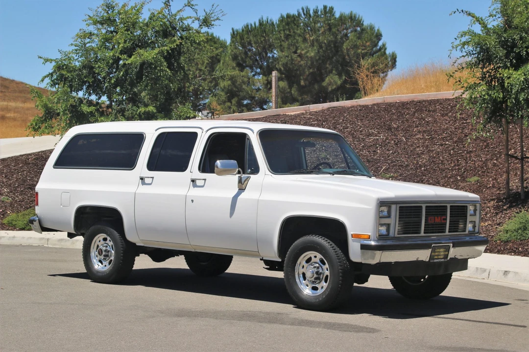 1985 GMC Suburban 7th Gen - Image 8 of 31