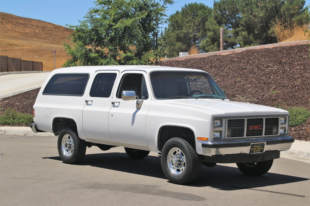 1985 GMC Suburban 7th Gen - Image 9 of 31