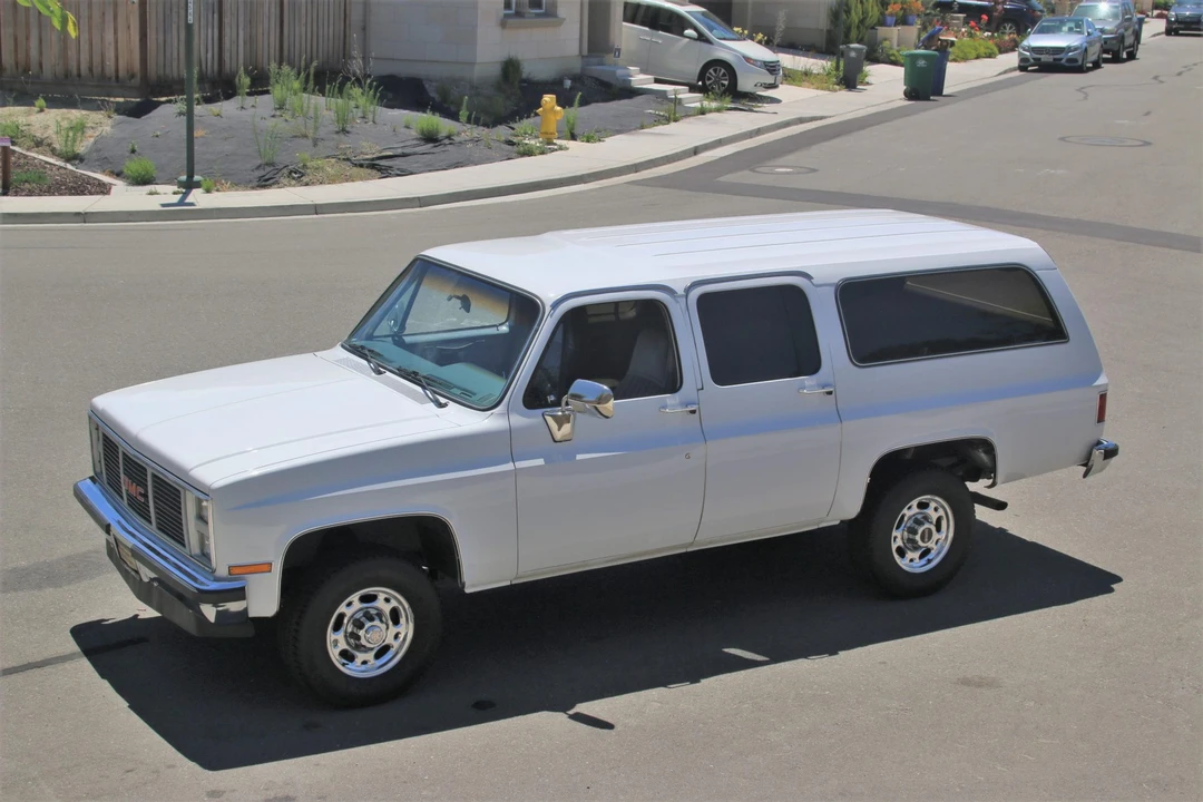 1985 GMC Suburban 7th Gen - Image 12 of 31