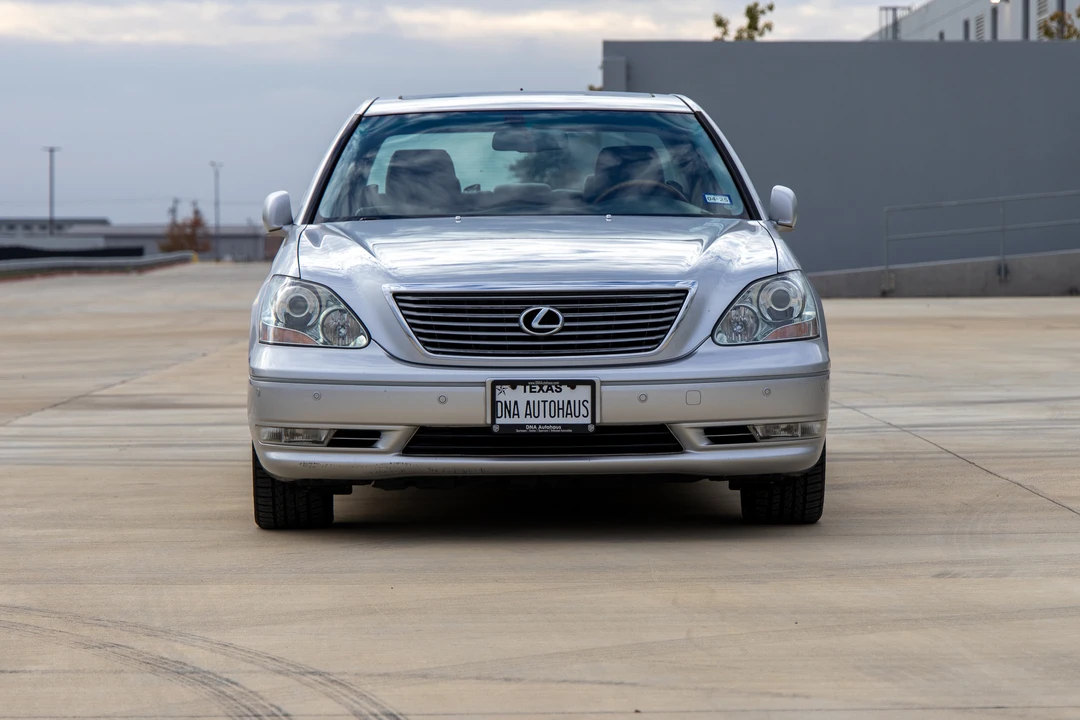 2005 Lexus LS 3rd Gen - Image 9 of 31