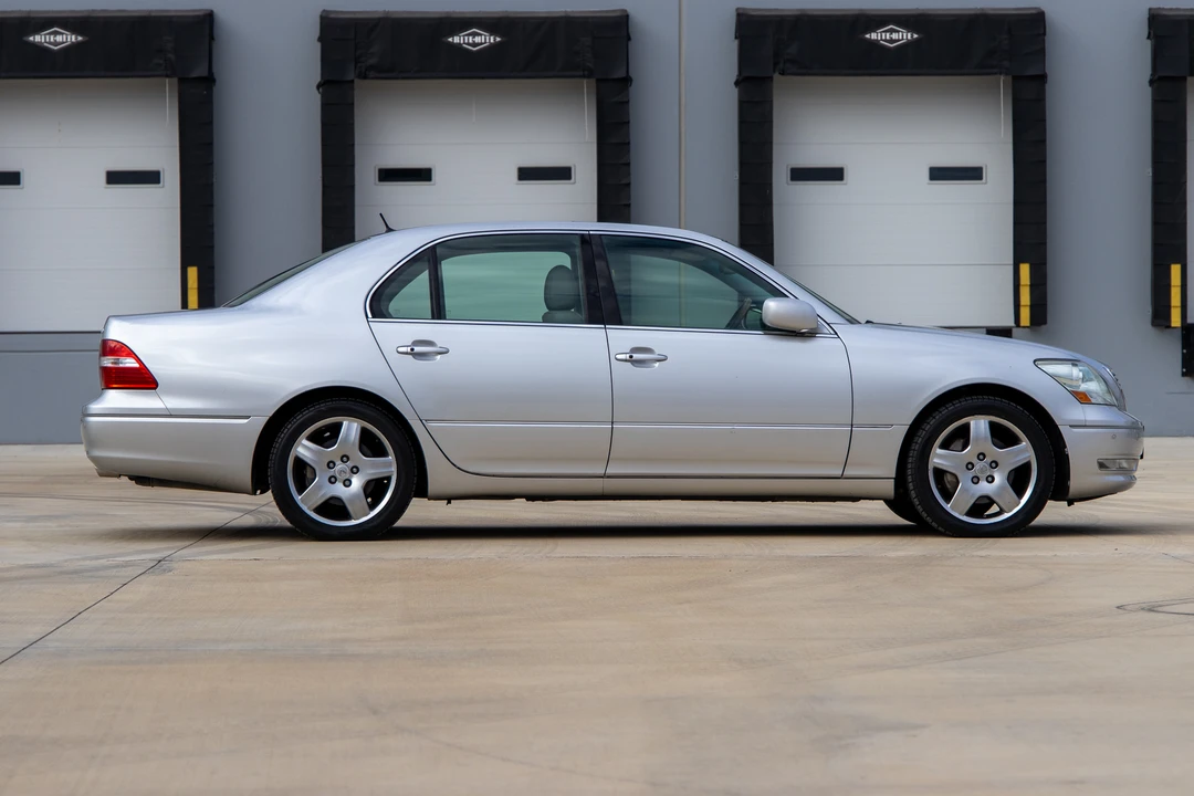 2005 Lexus LS 3rd Gen - Image 15 of 31