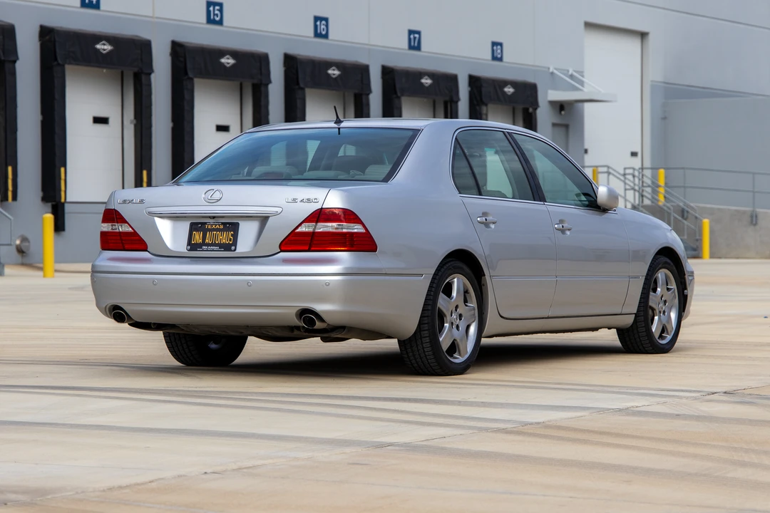 2005 Lexus LS 3rd Gen - Image 23 of 31