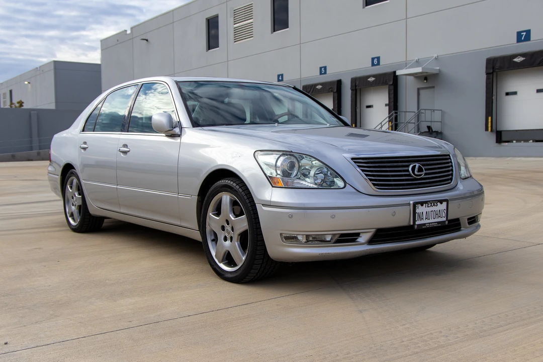 2005 Lexus LS 3rd Gen - Image 12 of 31