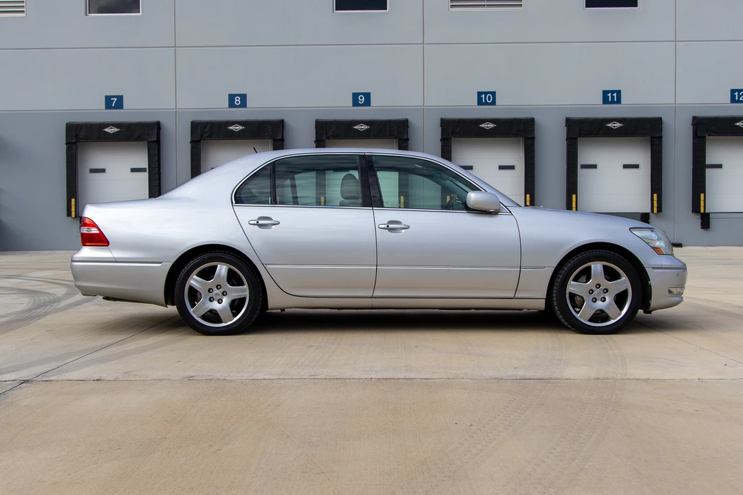 2005 Lexus LS 3rd Gen - Image 16 of 31