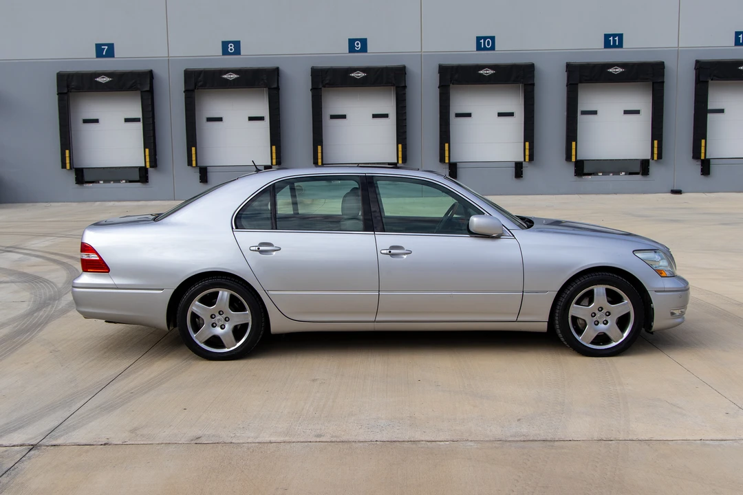 2005 Lexus LS 3rd Gen - Image 17 of 31