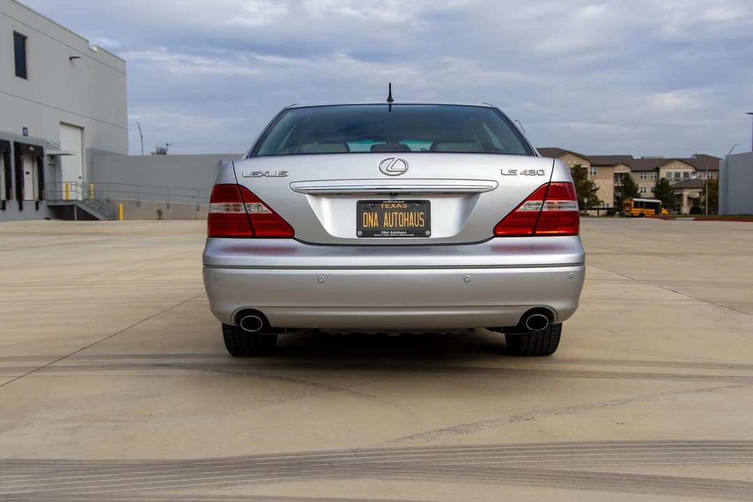 2005 Lexus LS 3rd Gen - Image 24 of 31