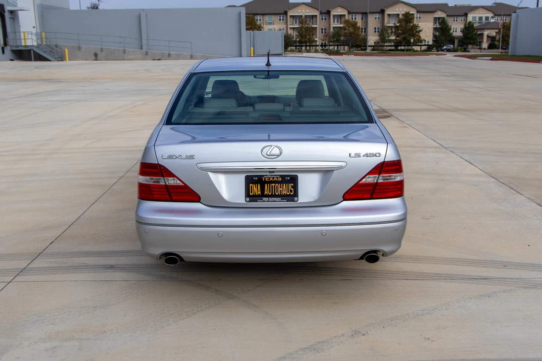 2005 Lexus LS 3rd Gen - Image 26 of 31