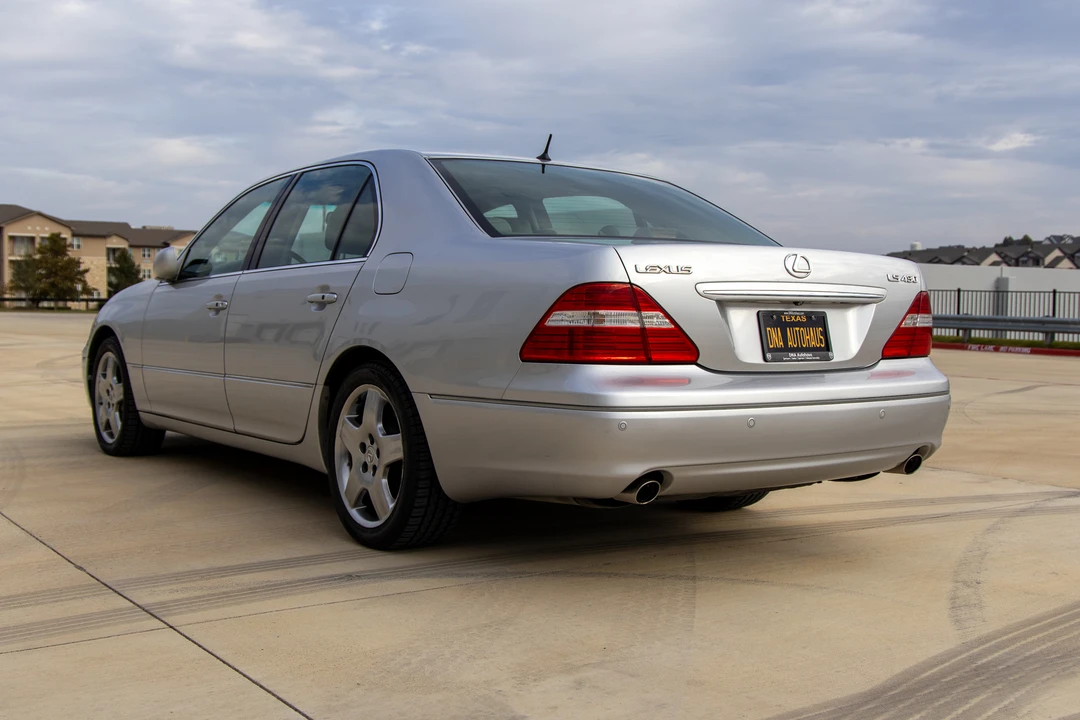 2005 Lexus LS 3rd Gen - Image 28 of 31