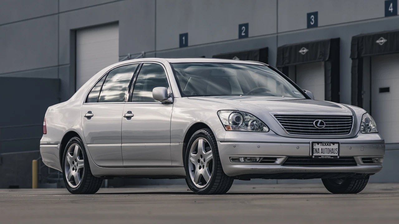 2005 Lexus LS 3rd Gen - Image 11 of 31