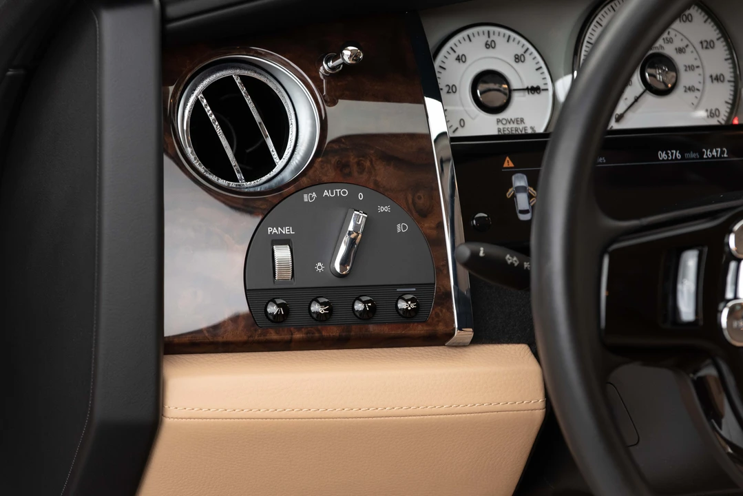 2011 Rolls-Royce Ghost 1st Gen - Image 28 of 31