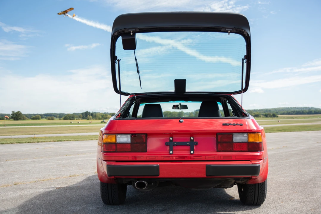 1986 Porsche 944 - Image 10 of 31