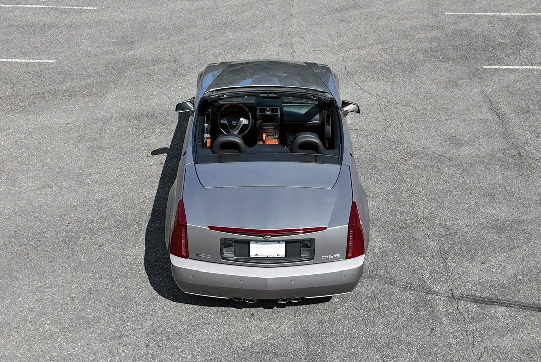 2004 Cadillac XLR - Image 24 of 31