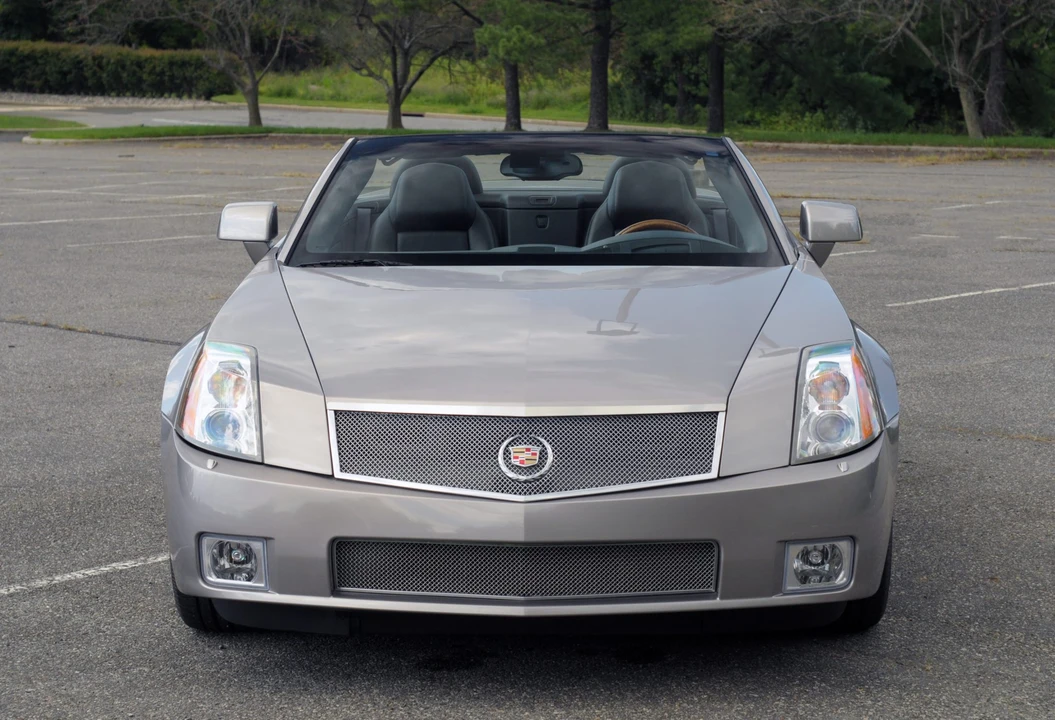 2004 Cadillac XLR - Image 2 of 31
