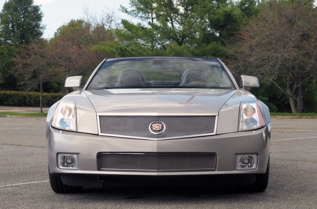 2004 Cadillac XLR - Image 3 of 31