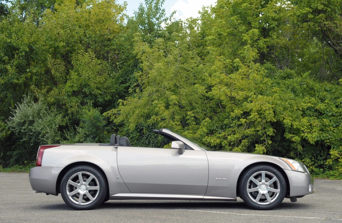 2004 Cadillac XLR - Image 6 of 31