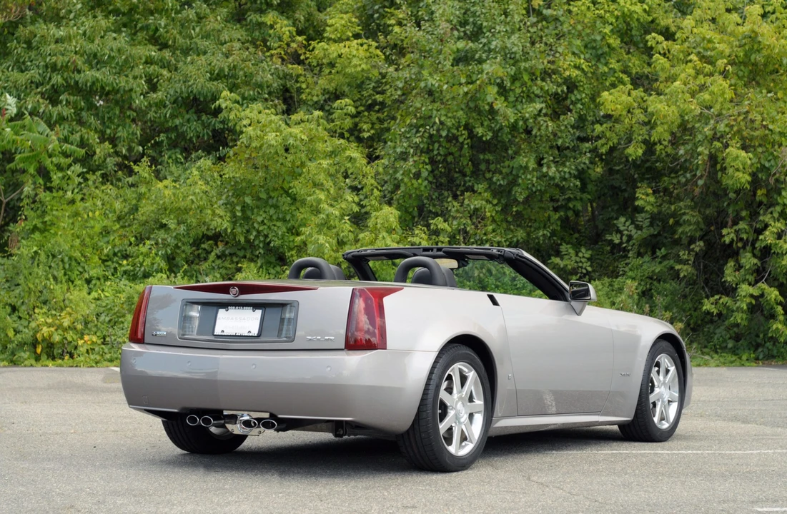 2004 Cadillac XLR - Image 8 of 31