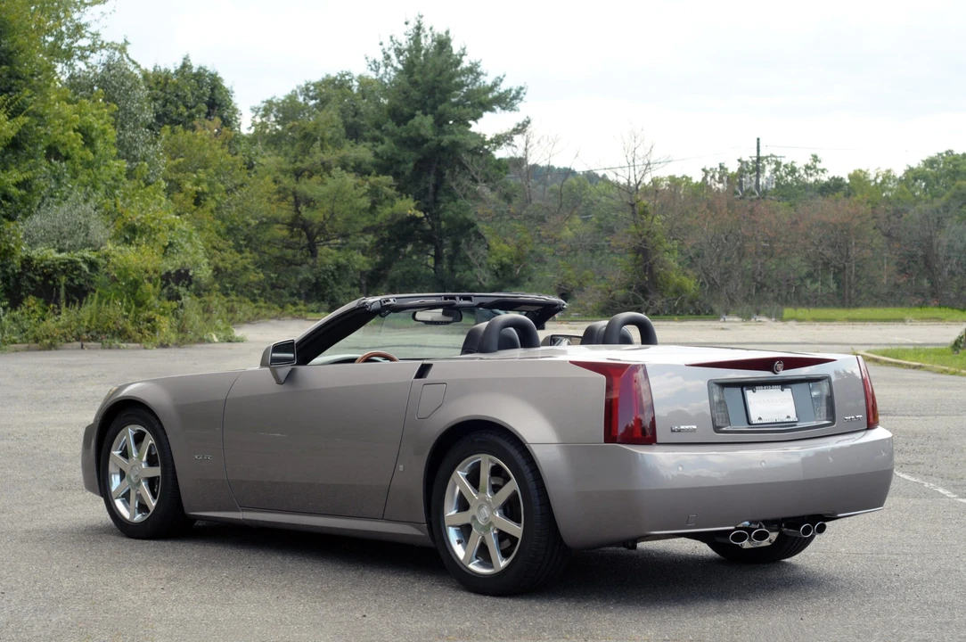 2004 Cadillac XLR - Image 12 of 31