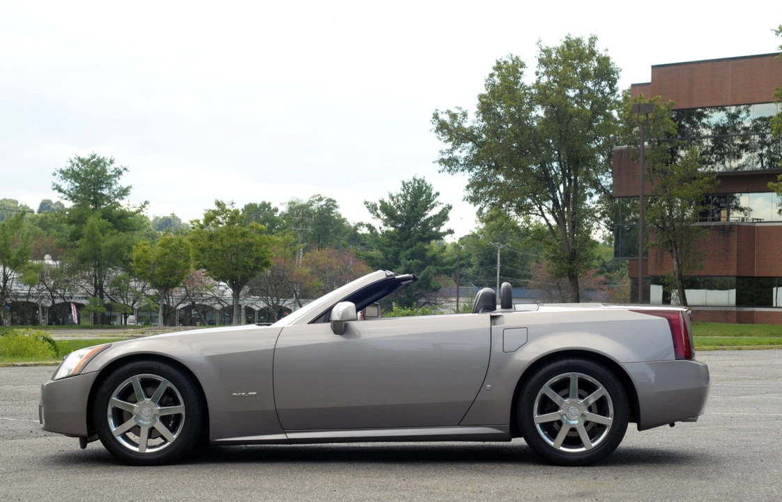 2004 Cadillac XLR - Image 13 of 31