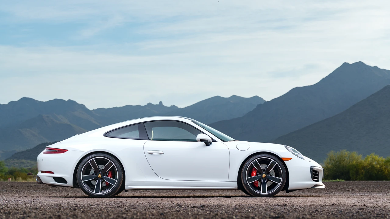 2017 Porsche 991 Carrera 4S - Image 21 of 31