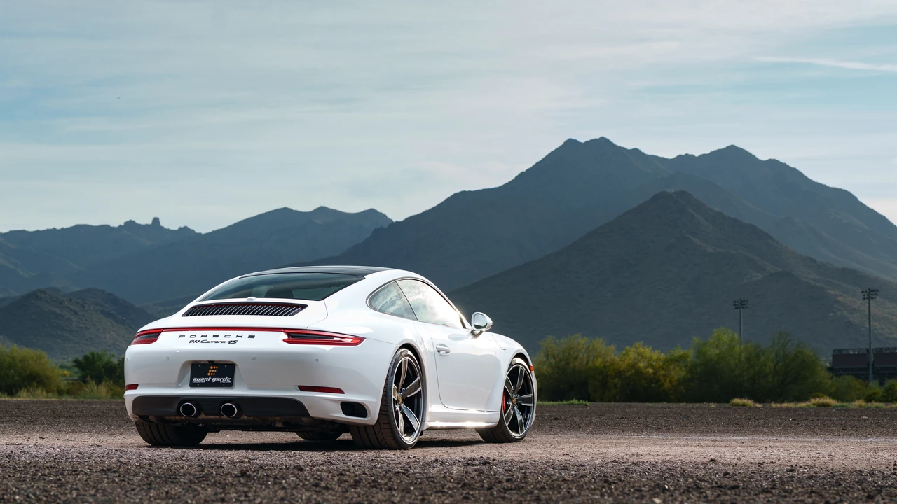 2017 Porsche 991 Carrera 4S - Image 16 of 31