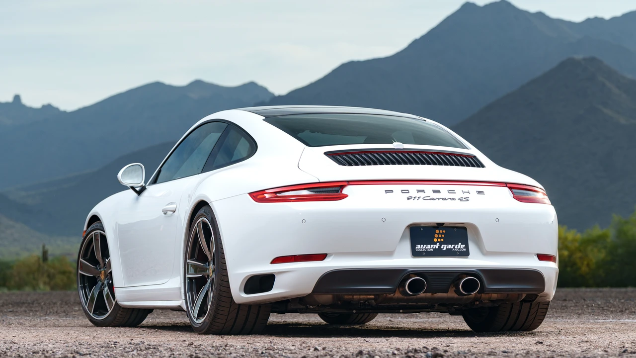 2017 Porsche 991 Carrera 4S - Image 10 of 31