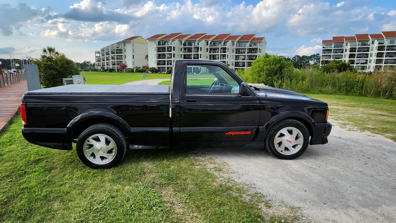 1991 GMC Syclone - Image 13 of 31