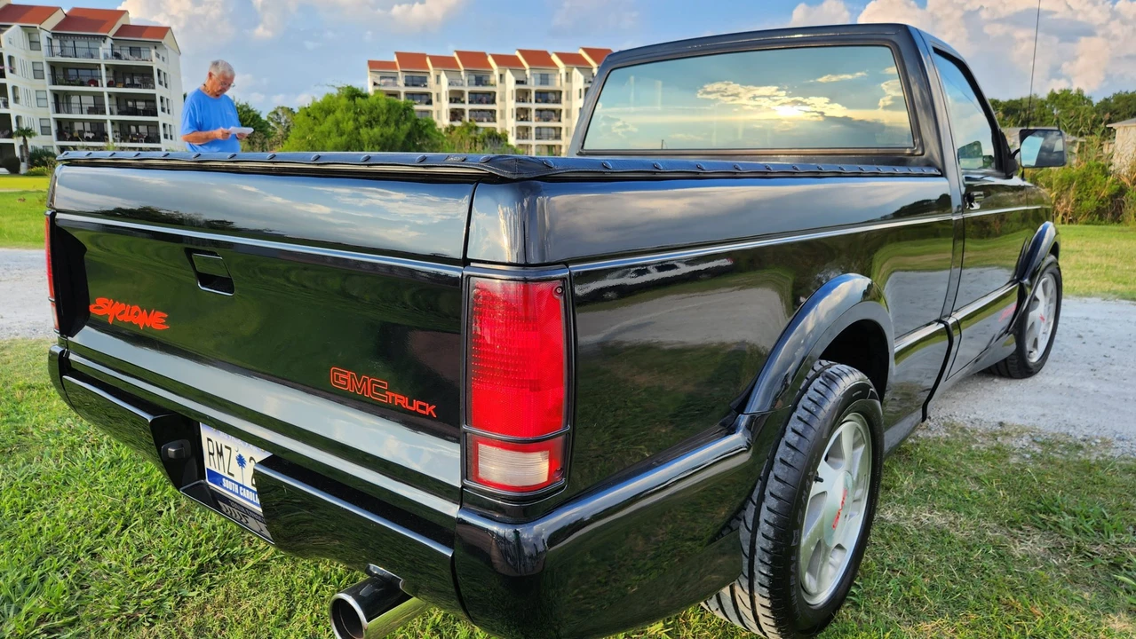 1991 GMC Syclone - Image 18 of 31