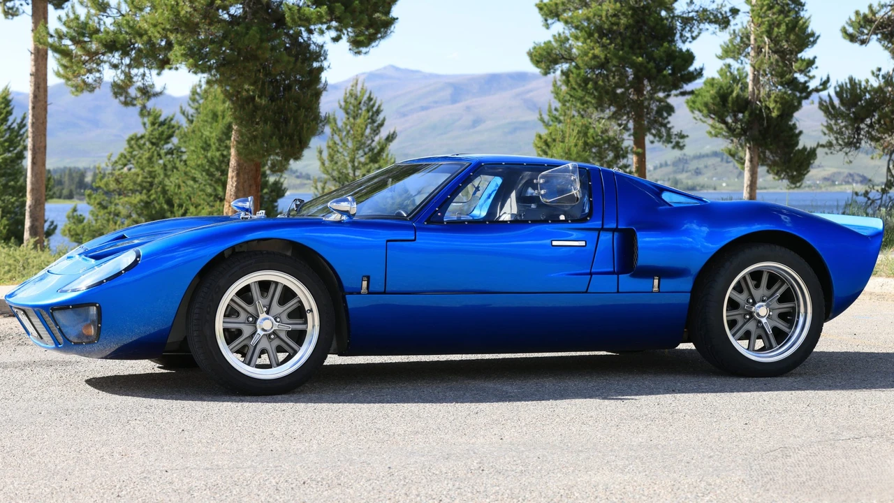 Ford GT40 - Image 2 of 31