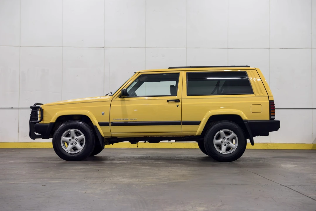 2001 Jeep XJ Cherokee - Image 5 of 31