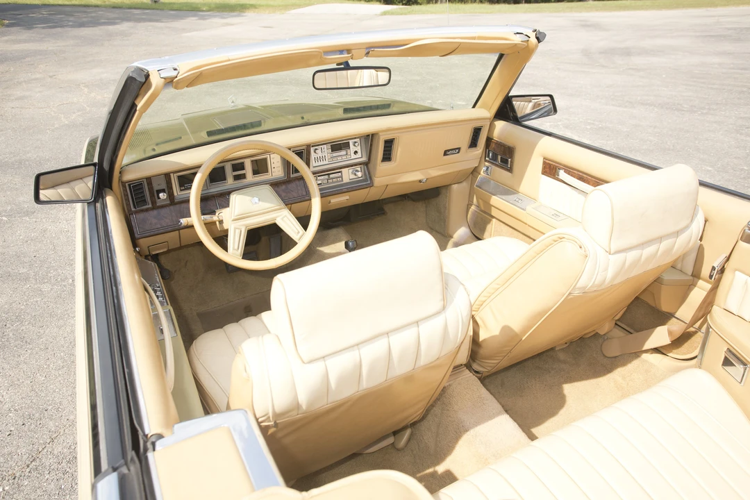 1986 Chrysler LeBaron - Image 19 of 31