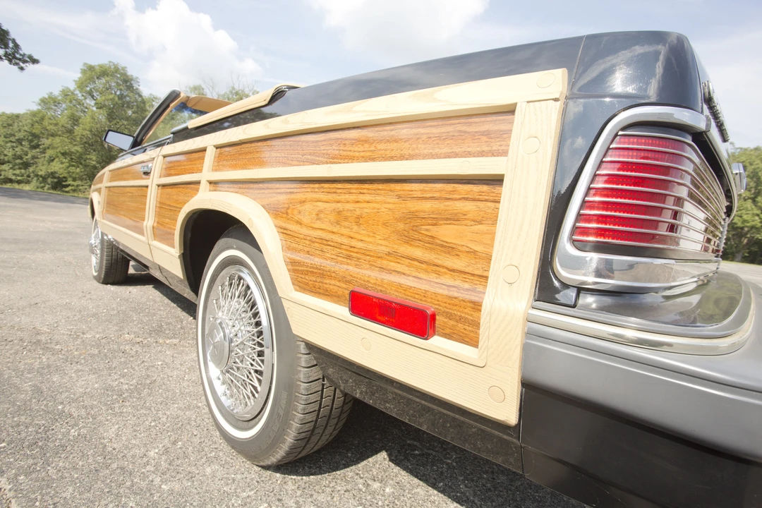 1986 Chrysler LeBaron - Image 21 of 31