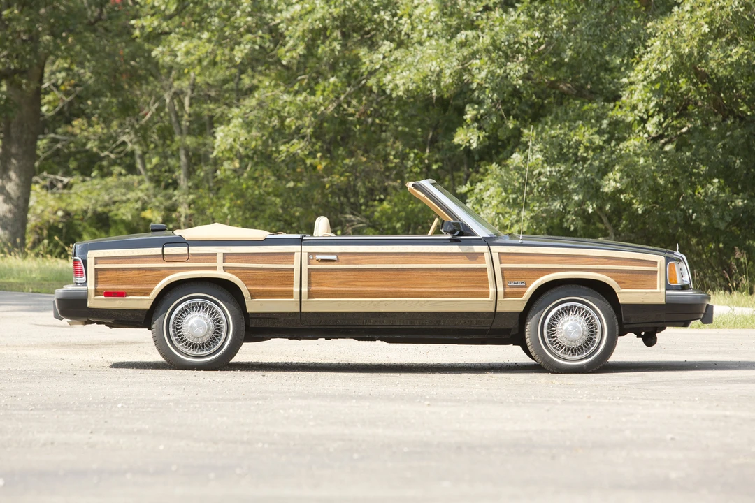 1986 Chrysler LeBaron - Image 22 of 31