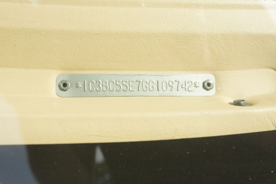 1986 Chrysler LeBaron - Image 9 of 31