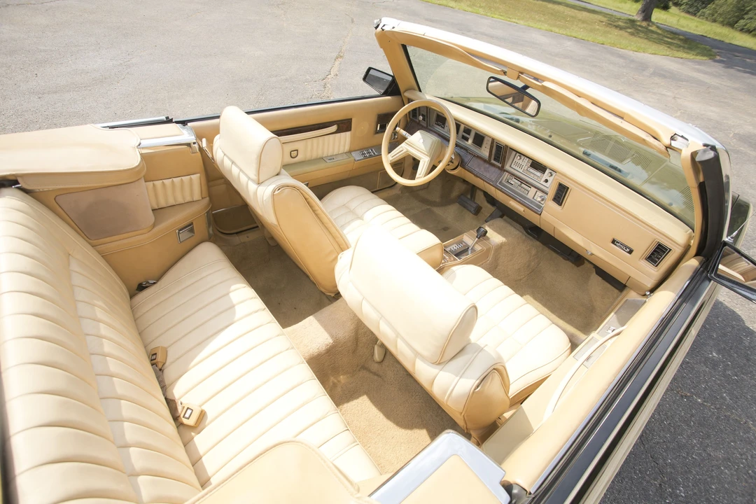 1986 Chrysler LeBaron - Image 18 of 31