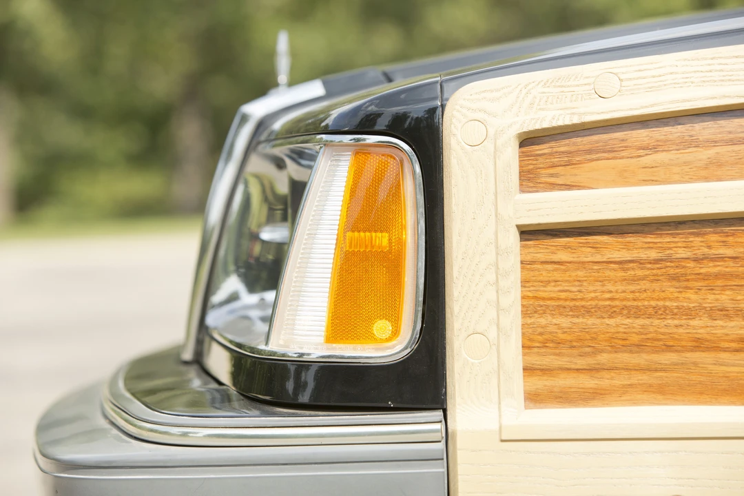 1986 Chrysler LeBaron - Image 30 of 31