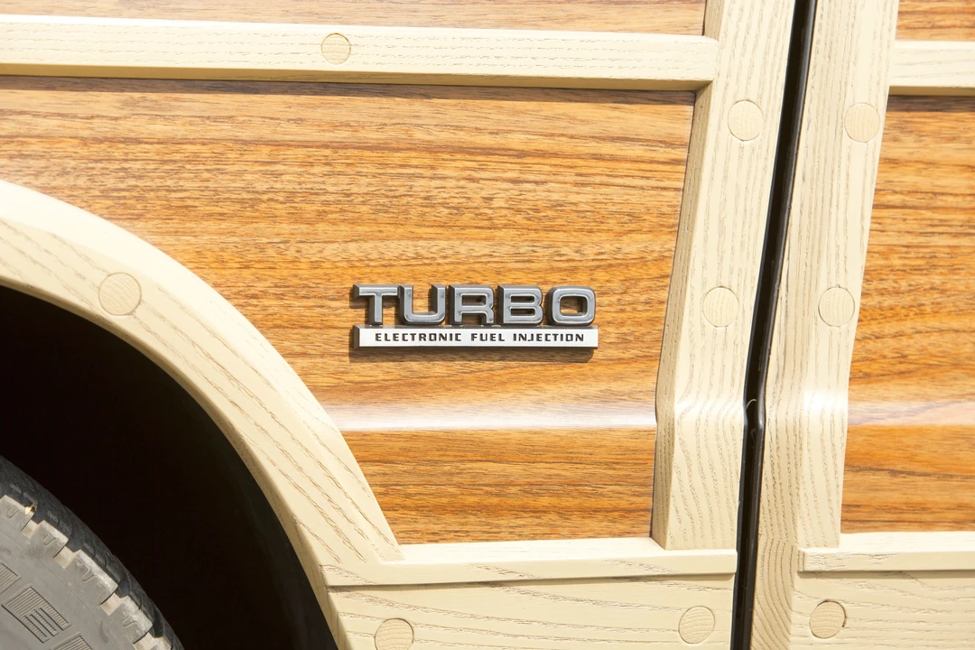 1986 Chrysler LeBaron - Image 24 of 31