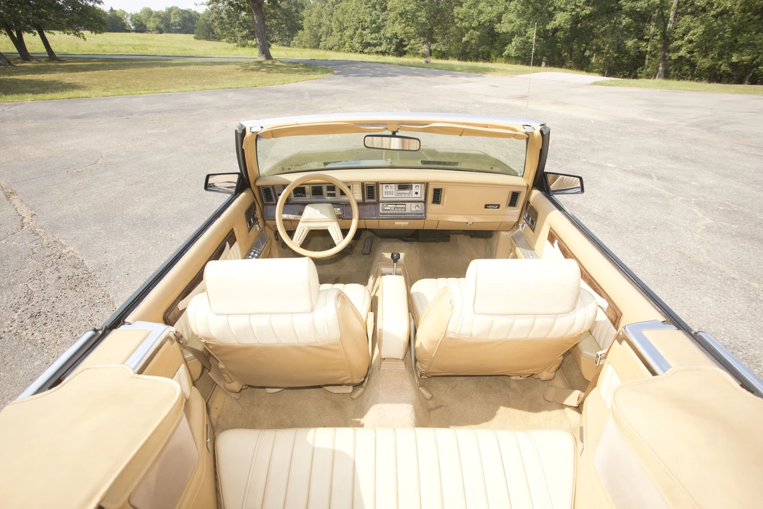 1986 Chrysler LeBaron - Image 20 of 31