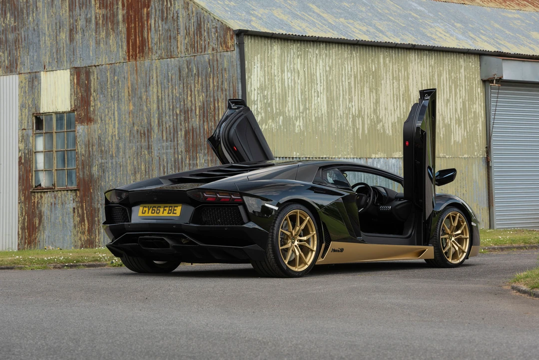 2016 Lamborghini Aventador LP700-4 - Image 16 of 31