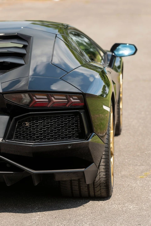 2016 Lamborghini Aventador LP700-4 - Image 9 of 31