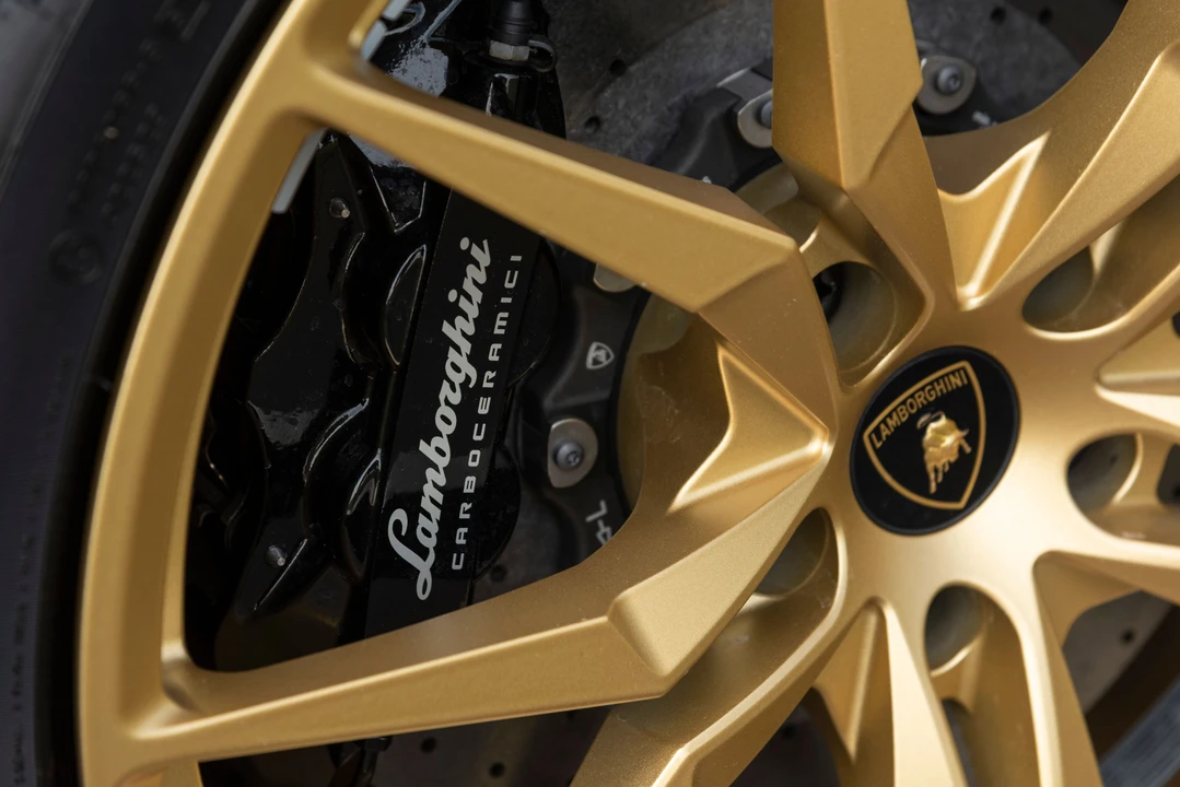 2016 Lamborghini Aventador LP700-4 - Image 22 of 31