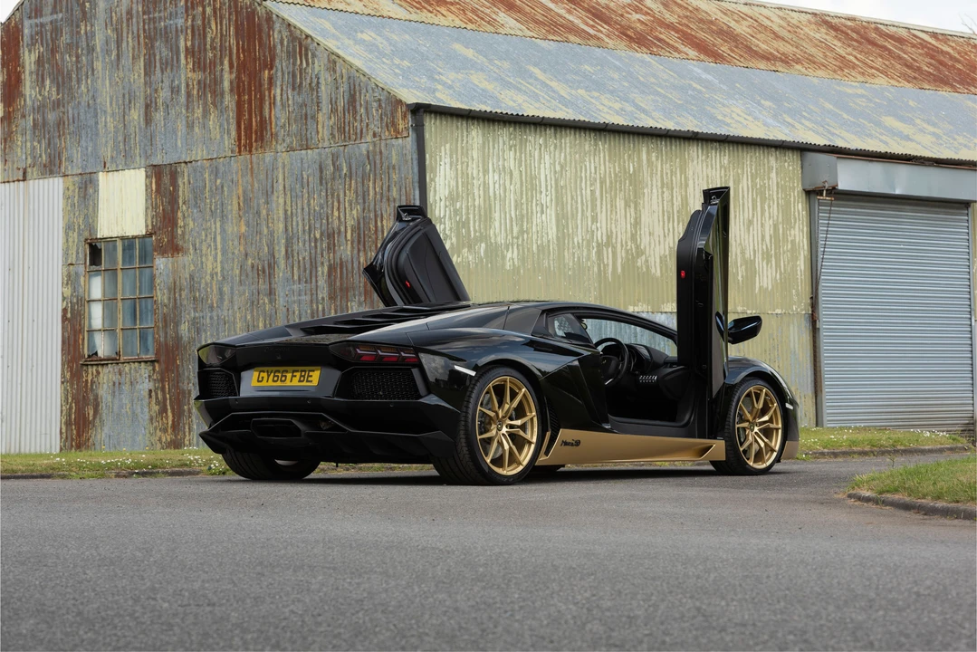 2016 Lamborghini Aventador LP700-4 - Image 14 of 31