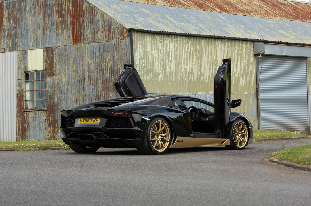 2016 Lamborghini Aventador LP700-4 - Image 15 of 31