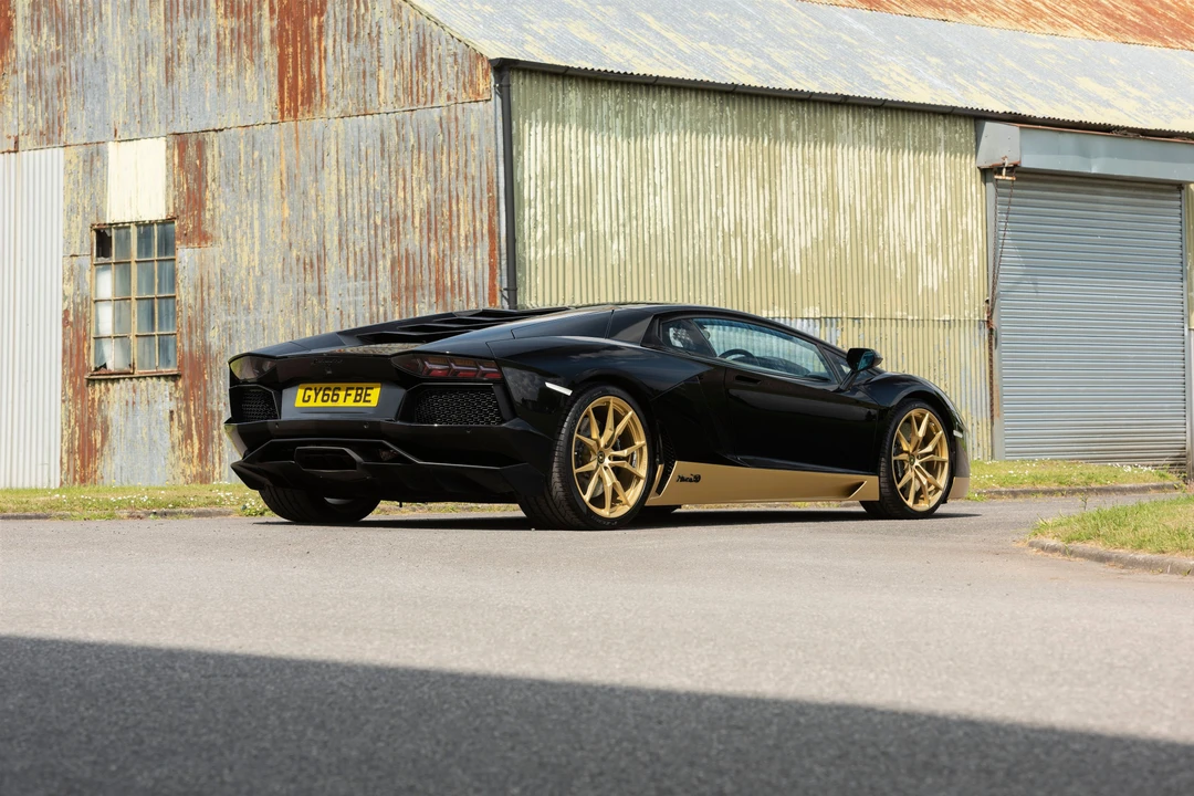 2016 Lamborghini Aventador LP700-4 - Image 11 of 31