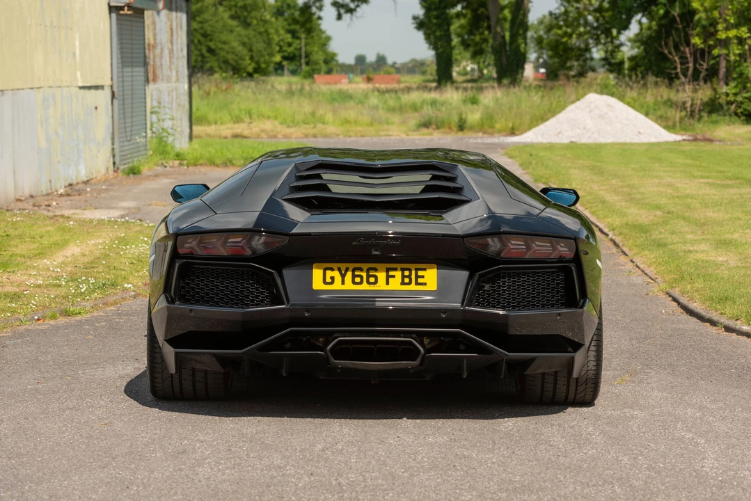 2016 Lamborghini Aventador LP700-4 - Image 7 of 31
