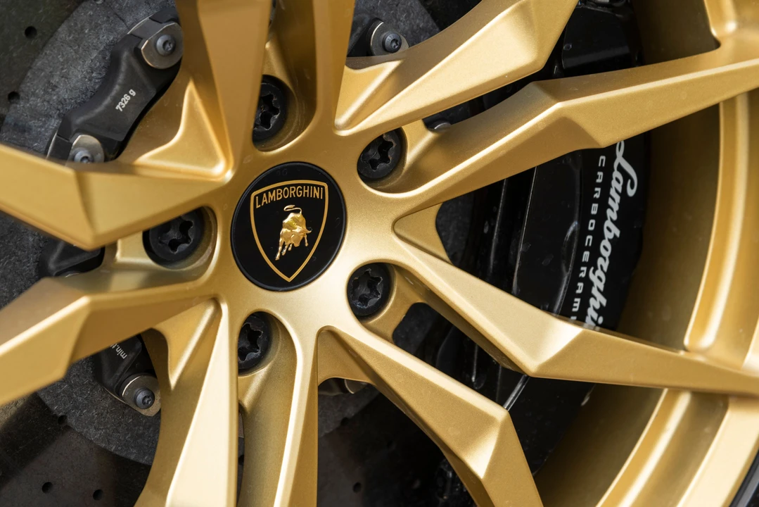 2016 Lamborghini Aventador LP700-4 - Image 24 of 31