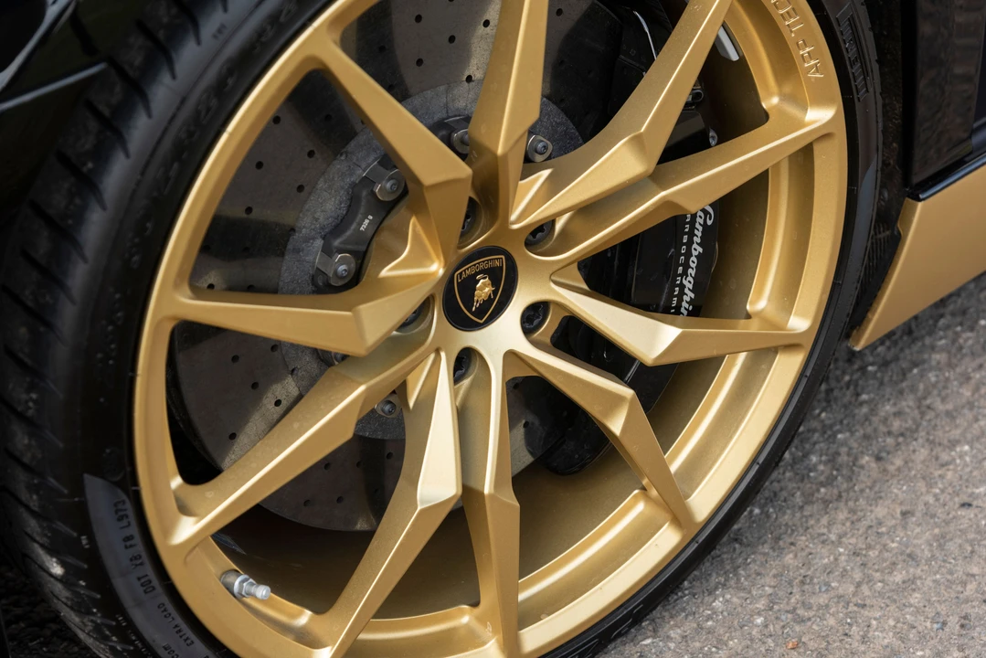 2016 Lamborghini Aventador LP700-4 - Image 26 of 31