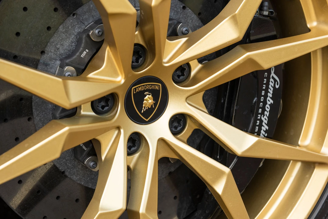 2016 Lamborghini Aventador LP700-4 - Image 25 of 31