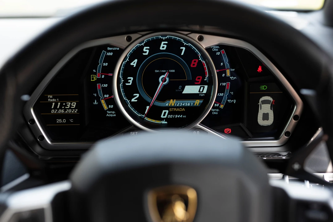 2016 Lamborghini Aventador LP700-4 - Image 6 of 31